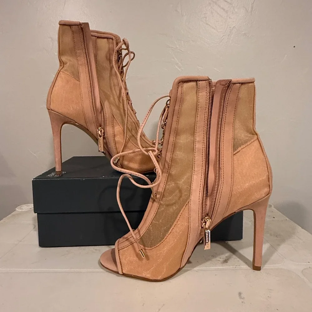 Gianni Bini Embroidered Mesh Peep Toe Booties Womens 7 Blush Pink Excellent Lace